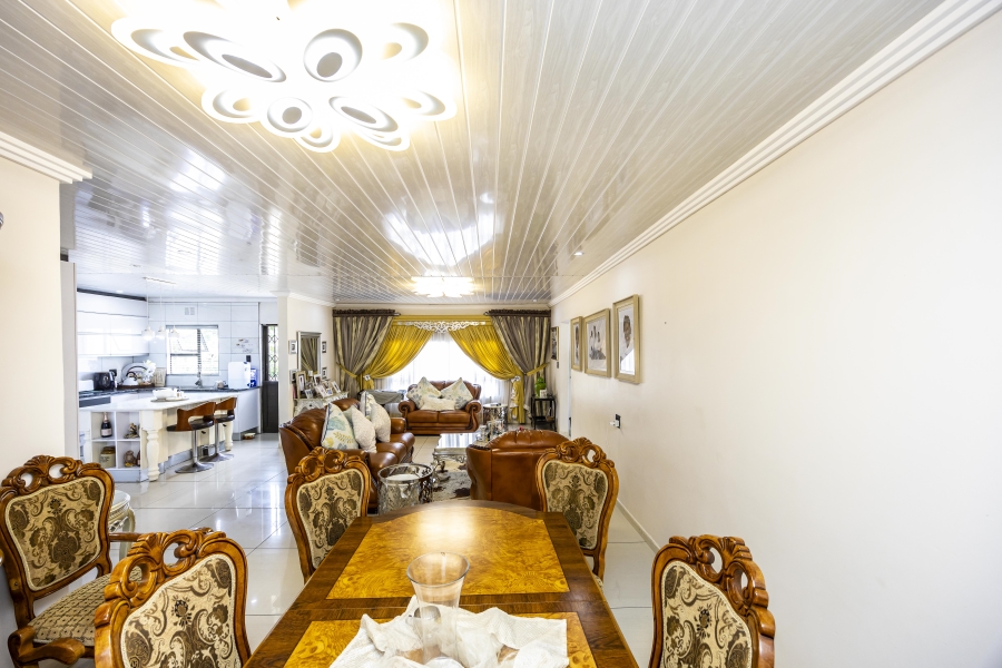 5 Bedroom Property for Sale in Beacon Bay North Eastern Cape